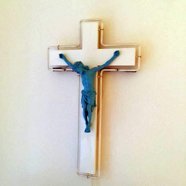 Strefan-Strumbel_Kreuz_2015_75x47cm_skulptur_leuchtobjekt_Ministry-of-Walls-Streetart-Gallery_Strefan Strumbel Kreuz - 2015 - 75x47cm - skulptur - leuchtobjekt - Ministry of Walls - Streetart Gallery The urban art broker shop Neokreuz